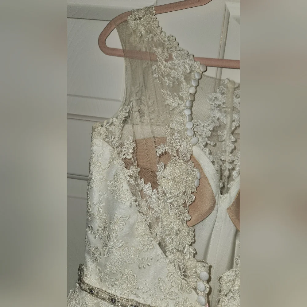 NWT! REBECCA INGRAM WEDDING DRESS ! (ONE PEARL IS MISSING ON THE SWAROVSKI BELT) - Picture 16 of 16